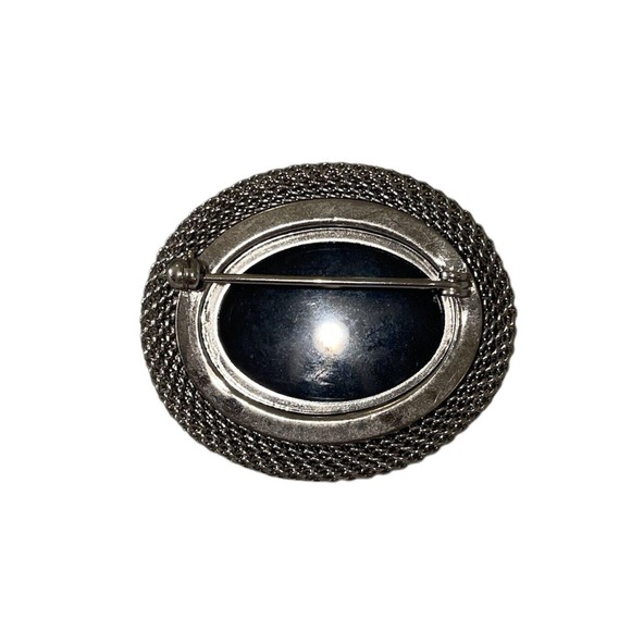 Vintage Brooch Black Faux Stone Silver Tone Mesh Retro Oval Costume Jewelry Pin - Picture 2 of 4